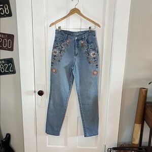 Gloria Vanderbilt All-Around Slimming Effect jeans with floral embroidery Amanda